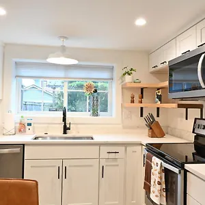 Holiday home Modern And Warm House Seattle