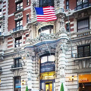 The At Fifth Avenue Nowy Jork